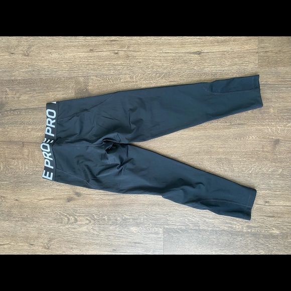 Ankle length black Nike leggings - Picture 2 of 2